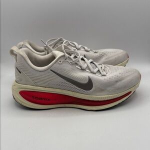 Nike VOMERO 18 Men's 9 Athletic Shoes - White and Red S25